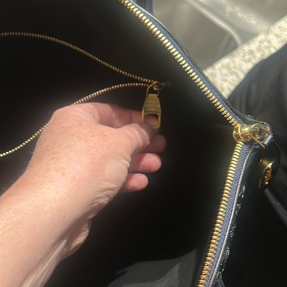 Louis Vuitton Navy Monogram Lockit Verticle W/ Certificate of Authenticity - Picture 13 of 16